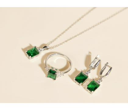 Zia Silver Emerald Women Set – Necklace, Earrings & Ring